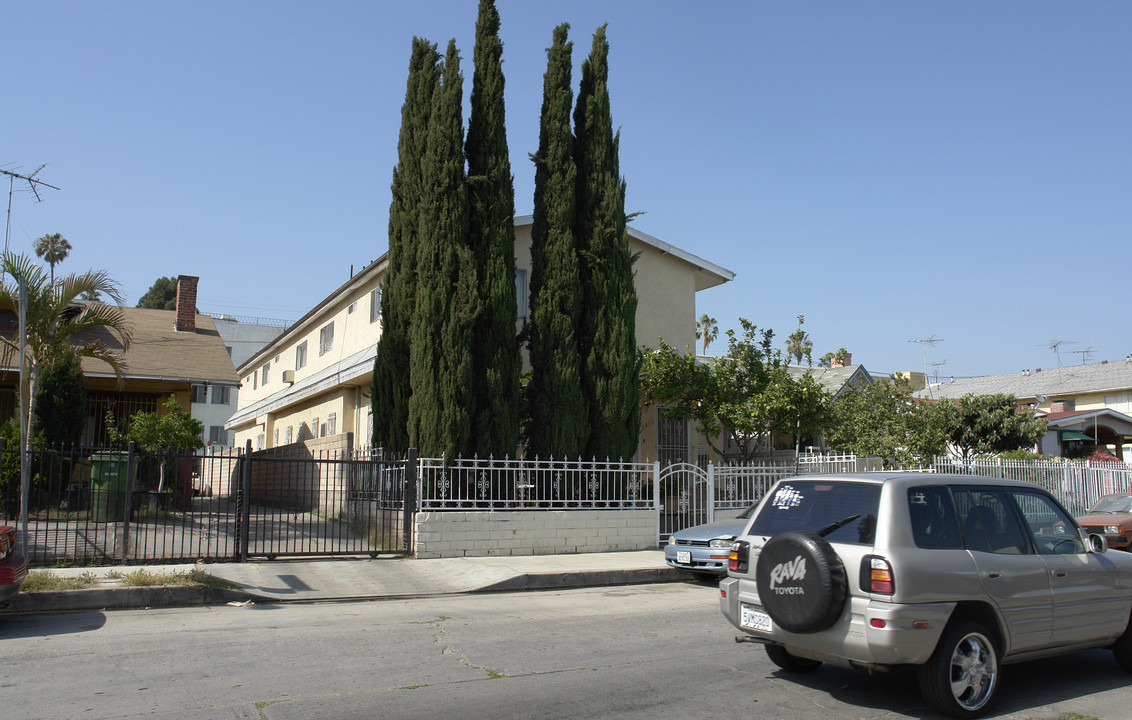 5459 Romaine St in Los Angeles, CA - Foto de edificio