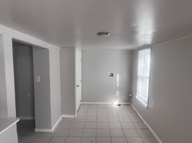 537 S Hunter St in Independence, MO - Building Photo