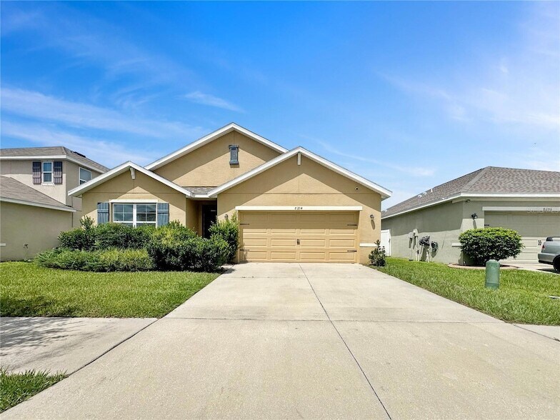 8204 Bilston Village Ln in Gibsonton, FL - Building Photo