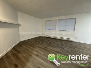 15909 18th Ave Ct E in Tacoma, WA - Building Photo - Building Photo