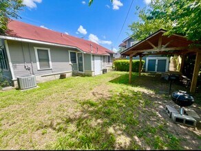 2907 N Elmendorf St in San Antonio, TX - Building Photo - Building Photo