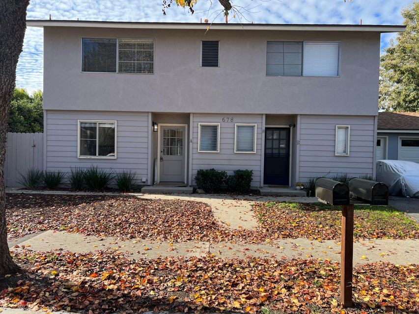678 Ferrara Way, Unit A in Santa Barbara, CA - Foto de edificio
