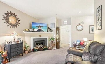 110 Kyle Way in Ewing Township, NJ - Building Photo - Building Photo