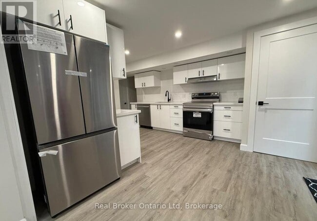 property at 29 Hewitt Pl