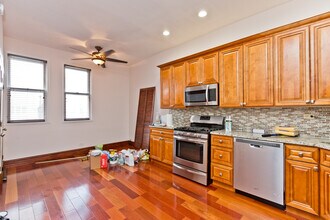 1244 W Oakdale Ave-Unit -2F in Chicago, IL - Building Photo - Building Photo