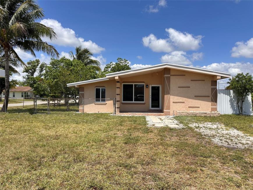 17150 NE 4th Pl in North Miami Beach, FL - Building Photo
