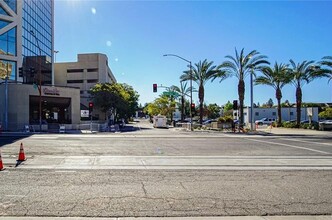 600 W 3rd St in Santa Ana, CA - Foto de edificio - Building Photo