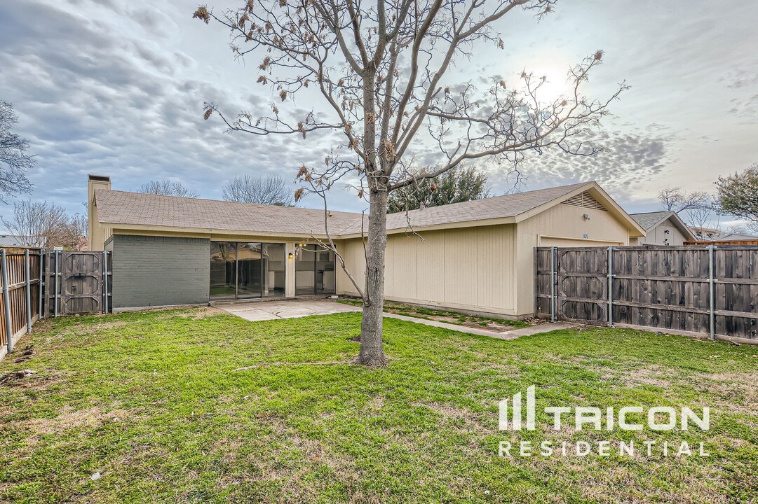 1925 Steamboat Springs Dr in Garland, TX - Building Photo