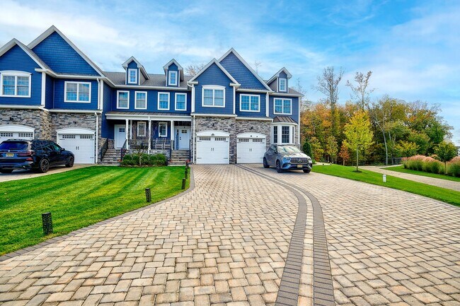 100 Valentino Dr in Old Bridge, NJ - Foto de edificio - Building Photo