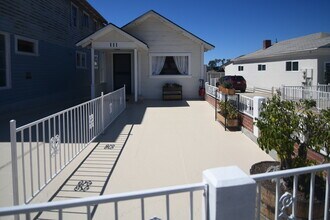 111 N Pacific Coast Hwy, Unit 111 in Redondo Beach, CA - Building Photo - Building Photo