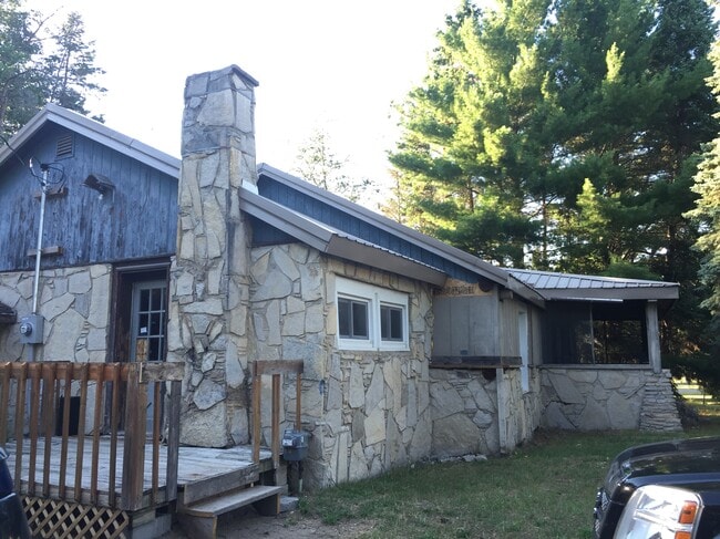 7216 S Berkley Ave in Onaway, MI - Building Photo - Building Photo