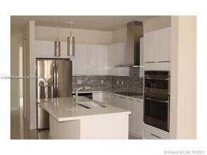 10260 NW 63rd Terrace in Doral, FL - Building Photo - Building Photo