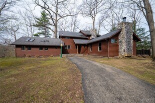 3752 Hampton Brook Dr in Hamburg, NY - Building Photo
