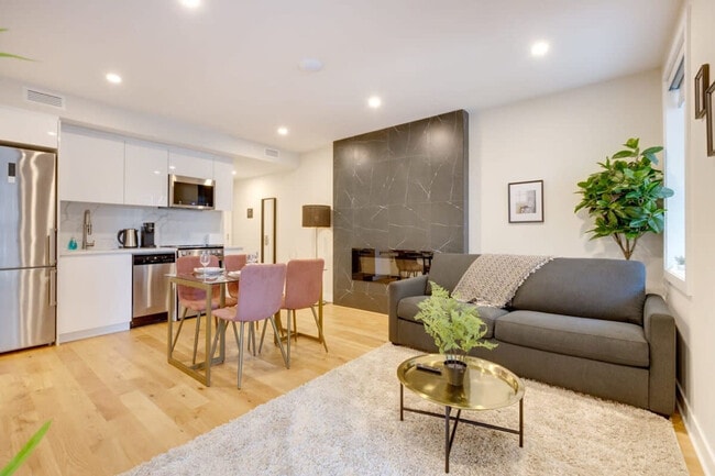property at 1520 Av des Pins O