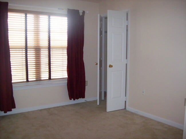 653 Constellation Square SE in Leesburg, VA - Building Photo - Building Photo
