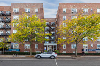 Rockingham COOP in Forest Hills, NY - Building Photo - Building Photo