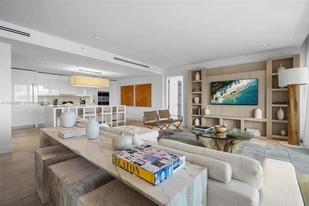102 24th St, Unit 1704 in Miami Beach, FL - Building Photo