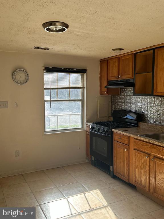 property at 1805 Dutch Village Dr