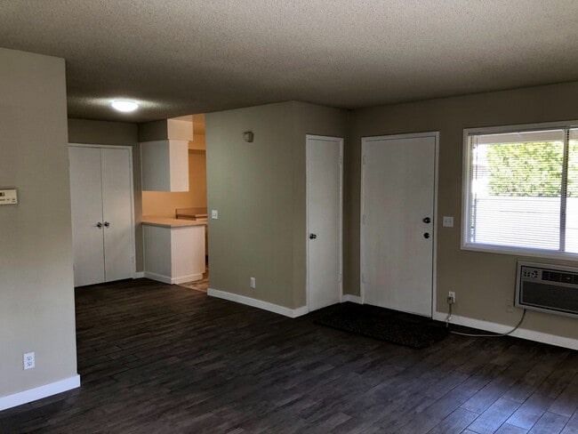 10743 S Magnolia Ave in Anaheim, CA - Building Photo - Building Photo