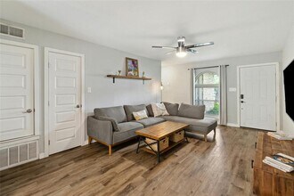 1901 Glen Allen St in Austin, TX - Building Photo - Building Photo