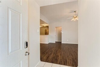 704 Ashbrook Dr in Desoto, TX - Building Photo - Building Photo