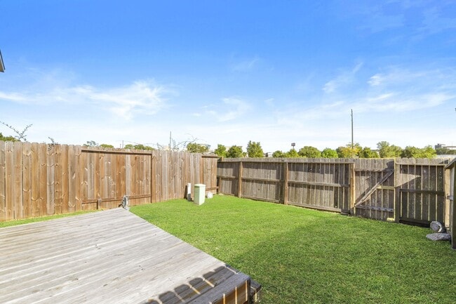 15875 Misty Loch Ln in Houston, TX - Building Photo - Building Photo