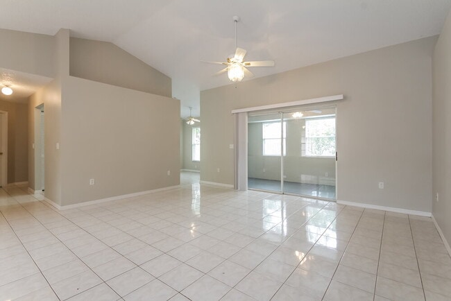 4902 9th Ave E in Bradenton, FL - Building Photo - Building Photo