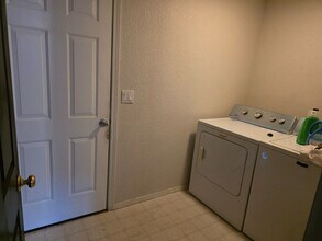 725 NE Negus Pl in Redmond, OR - Building Photo - Building Photo