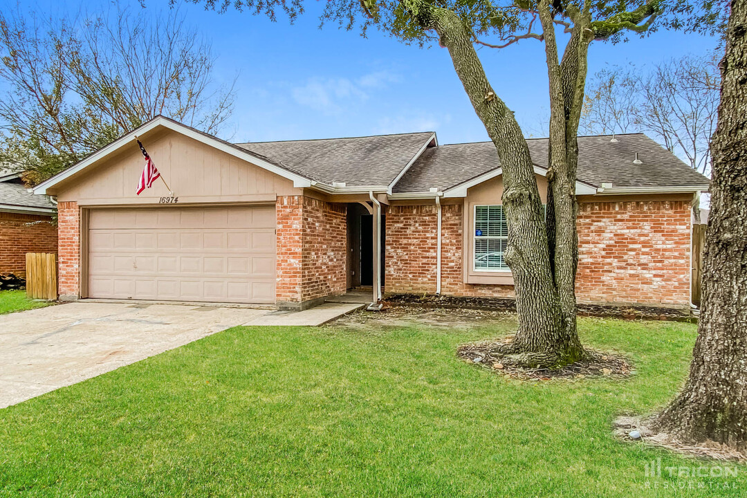 16974 Larkspur in Conroe, TX - Building Photo