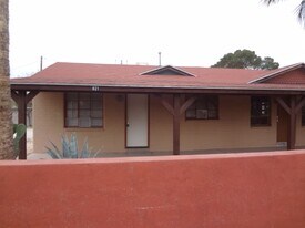 823-823 N Swan Rd in Tucson, AZ - Building Photo