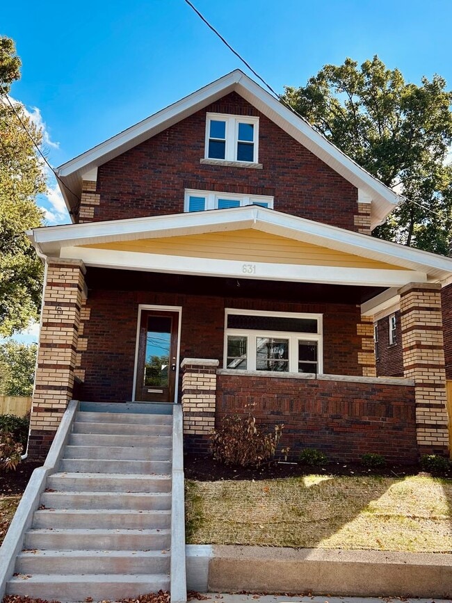 property at 631 W 5th St