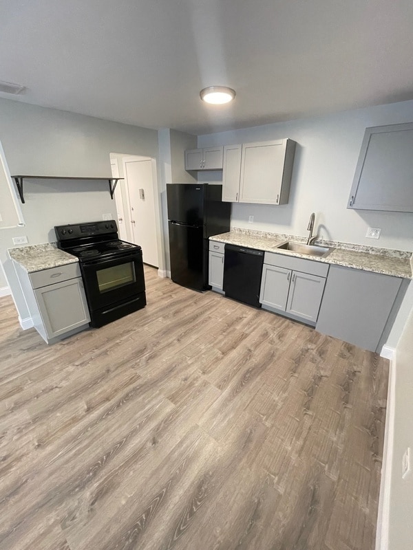property at 517 S Milwaukee Ave