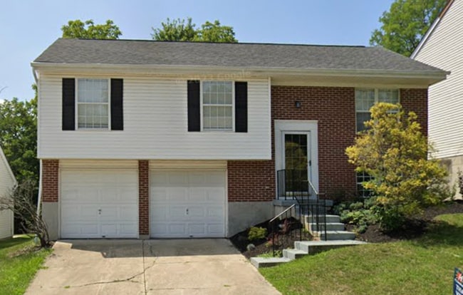 property at 915 Venetian Ter