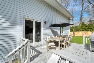 6 Dogwood St in Sag Harbor, NY - Building Photo - Building Photo