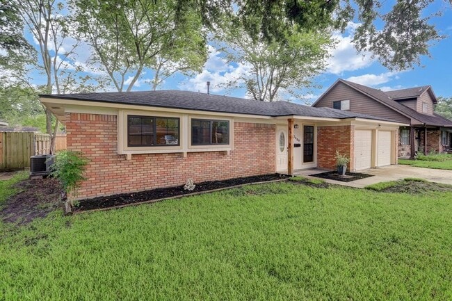 2606 Hillshire Dr in Deer Park, TX - Building Photo - Building Photo