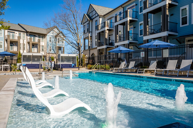 Oakbrook Townhomes in Franklin, TN - Foto de edificio - Building Photo