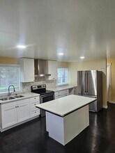 1004 SW 116th St in Seattle, WA - Building Photo - Building Photo