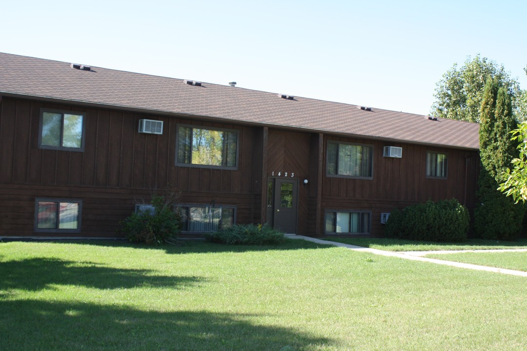 Jamestown 8 Apartments in Jamestown, ND - Foto de edificio