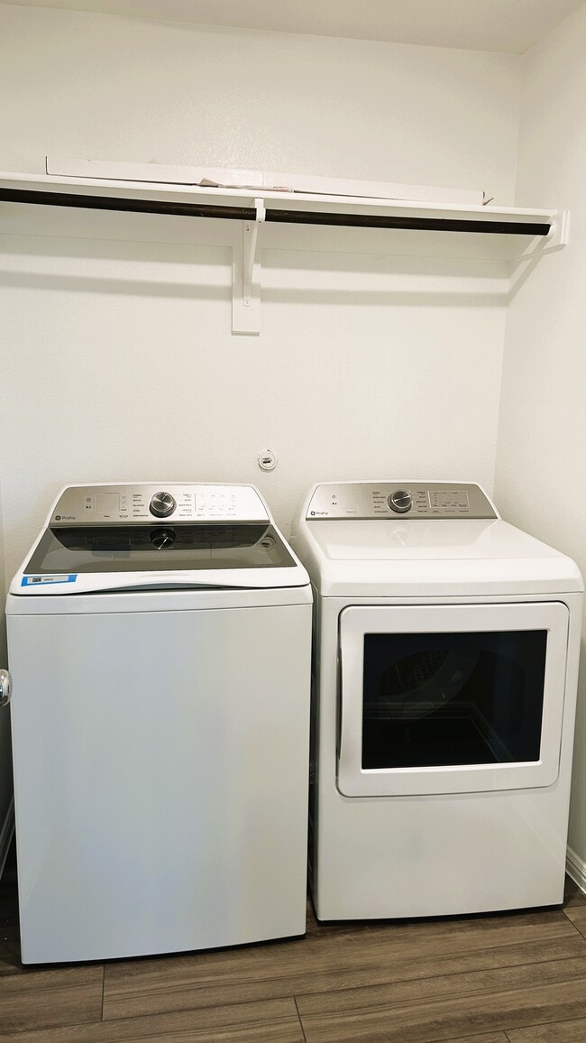 13120 Yellowstone Way in Providence Village, TX - Foto de edificio - Building Photo