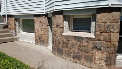 2328 1/2 W 6th St, Unit 0.5 in Duluth, MN - Building Photo - Building Photo
