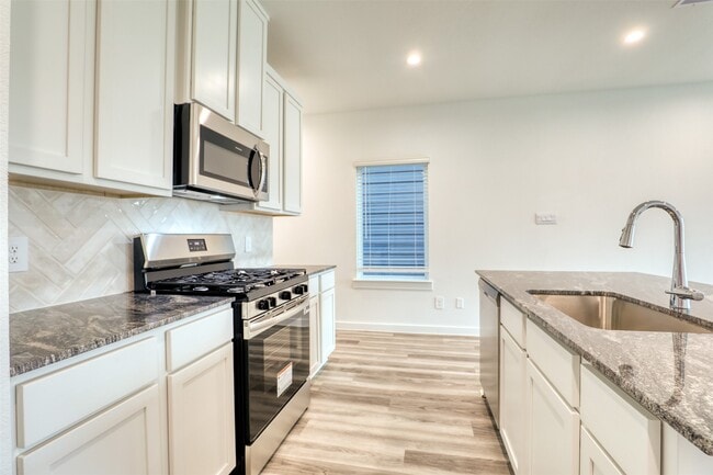 property at 2818 Lisburn Ter Ln