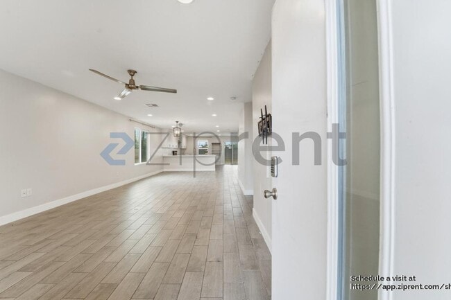 1121 E Apache St in Phoenix, AZ - Foto de edificio - Building Photo