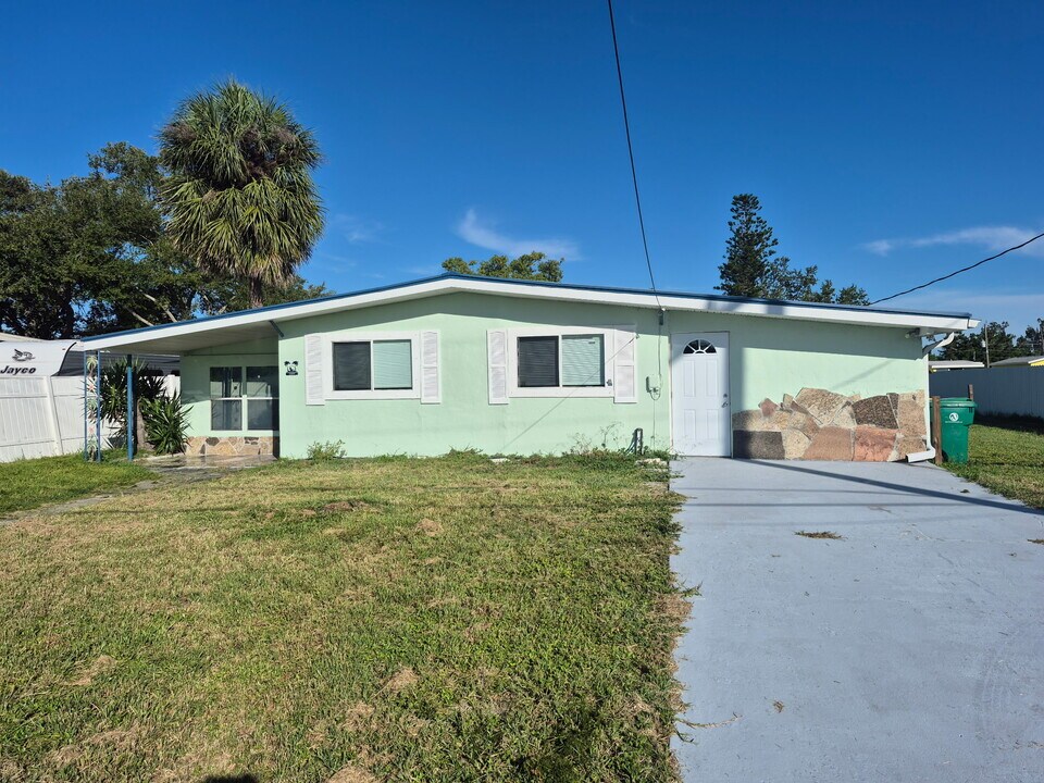 3999 Conway Blvd in Port Charlotte, FL - Building Photo