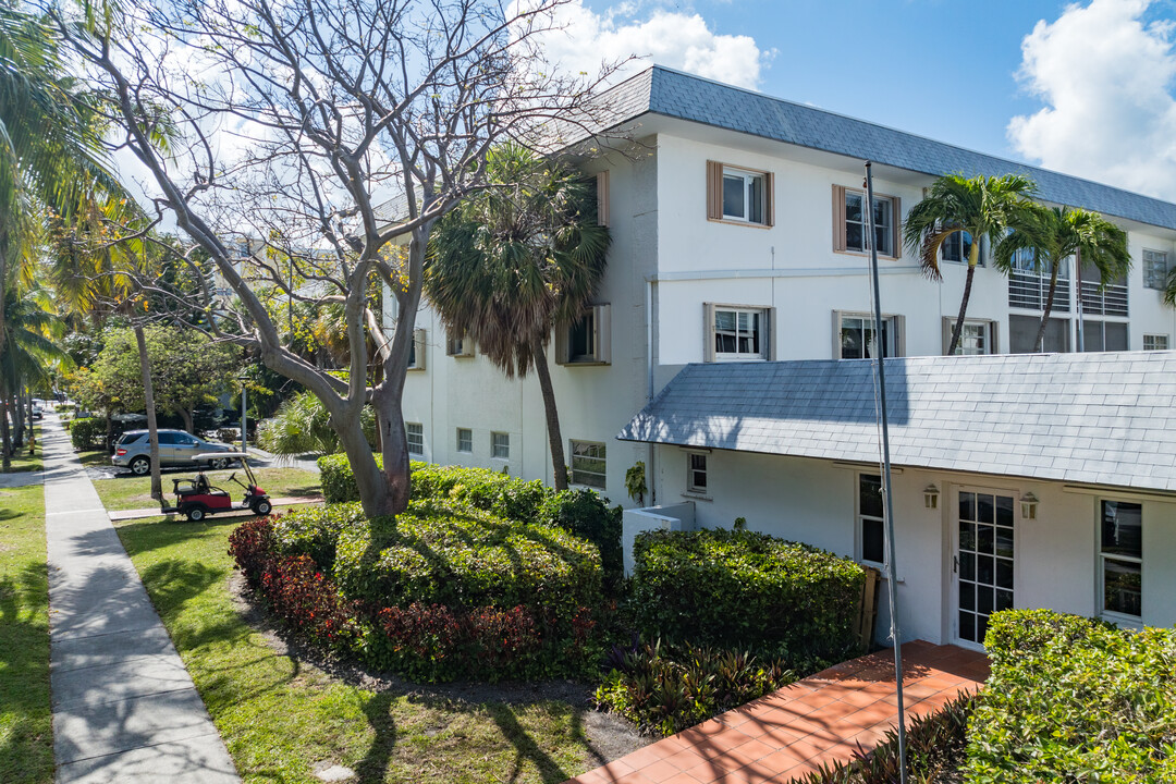 Key Biscayne VI Condominiums in Key Biscayne, FL - Building Photo