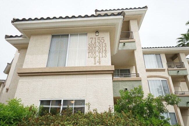 7155 S Durango Dr in Las Vegas, NV - Building Photo - Building Photo