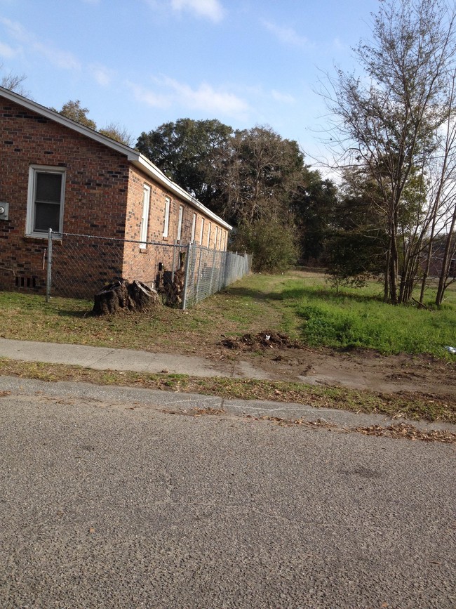 1825 Dayton St in North Charleston, SC - Building Photo - Building Photo