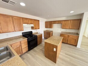 2538 Wild Ambrosia Ave in Henderson, NV - Building Photo - Building Photo