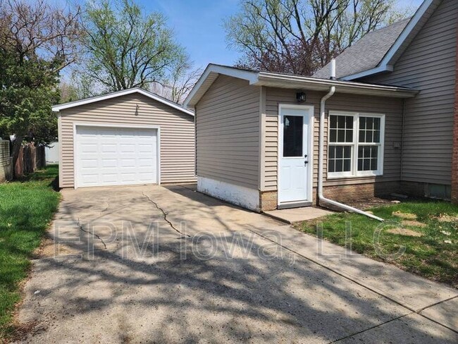 608 6th St NW in Independence, IA - Building Photo - Building Photo