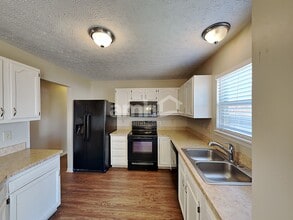 6429 Ewen Cir in Grove City, OH - Building Photo - Building Photo