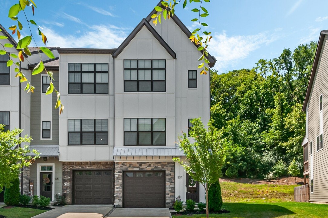 207 Stonecrest Cir in Nashville, TN - Building Photo